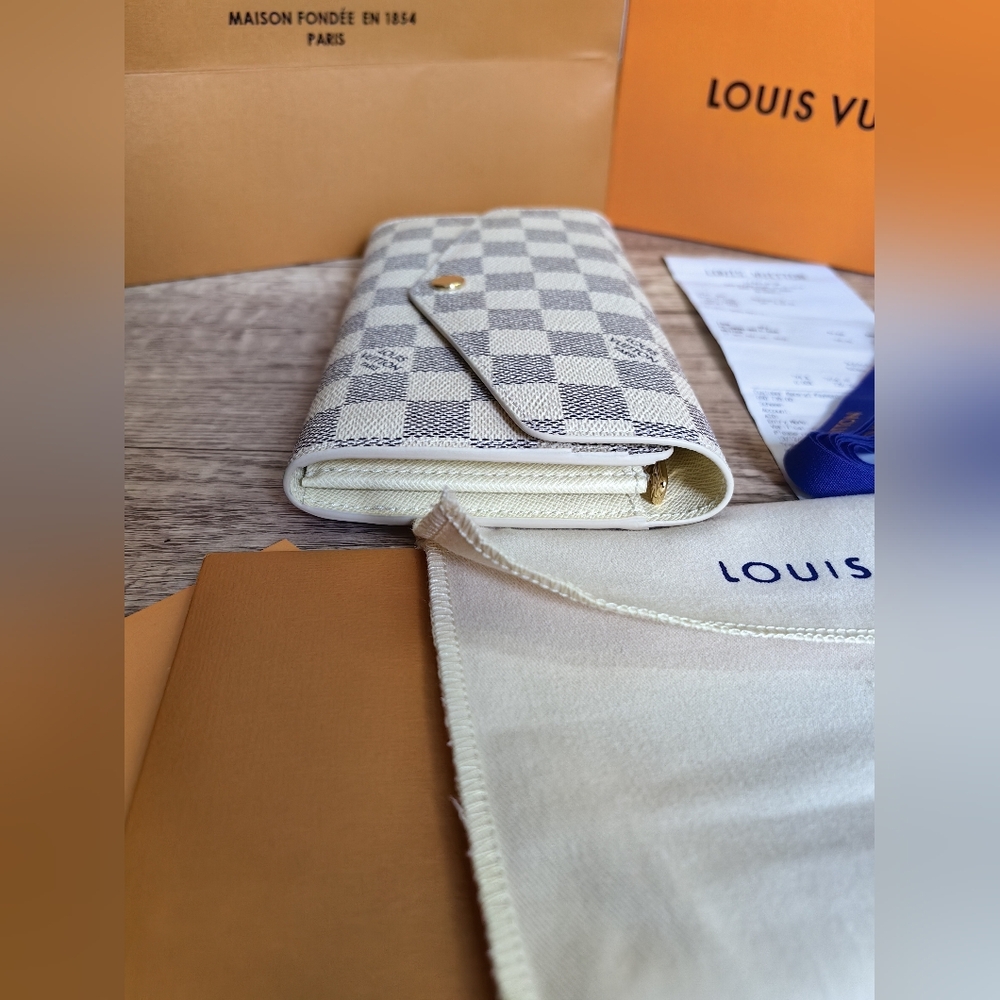 Louis Vuitton Sarah Wallet - Picture 8 of 13